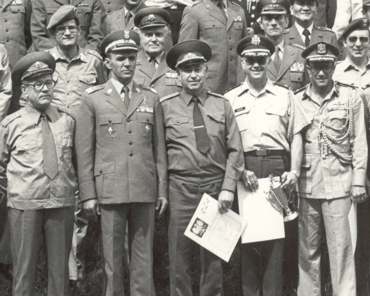 Победители стрелковых соревнований военных атташе. Третий справа - военный атташе СССР в Польше генерал-майор А. Хоменко.