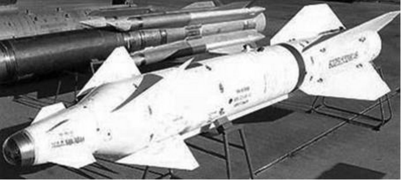 Управляемая ракета Х-29Л с лазерной ГСН.