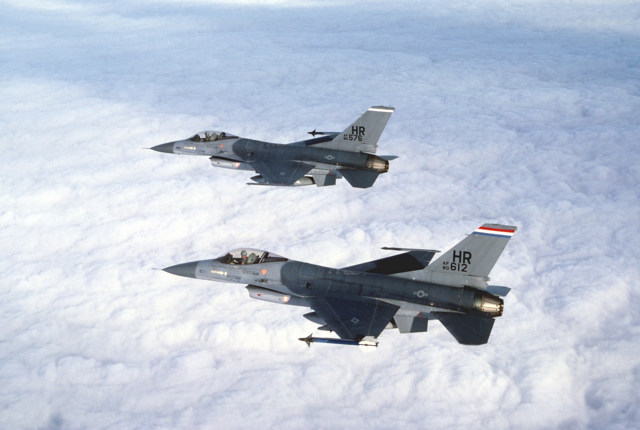 Самолёты F-16A в 388-м истребительном авиакрыле ВВС США пришли на смену истребителям-бомбардировщикам F-4E. Снимок сделан в 1980 г.