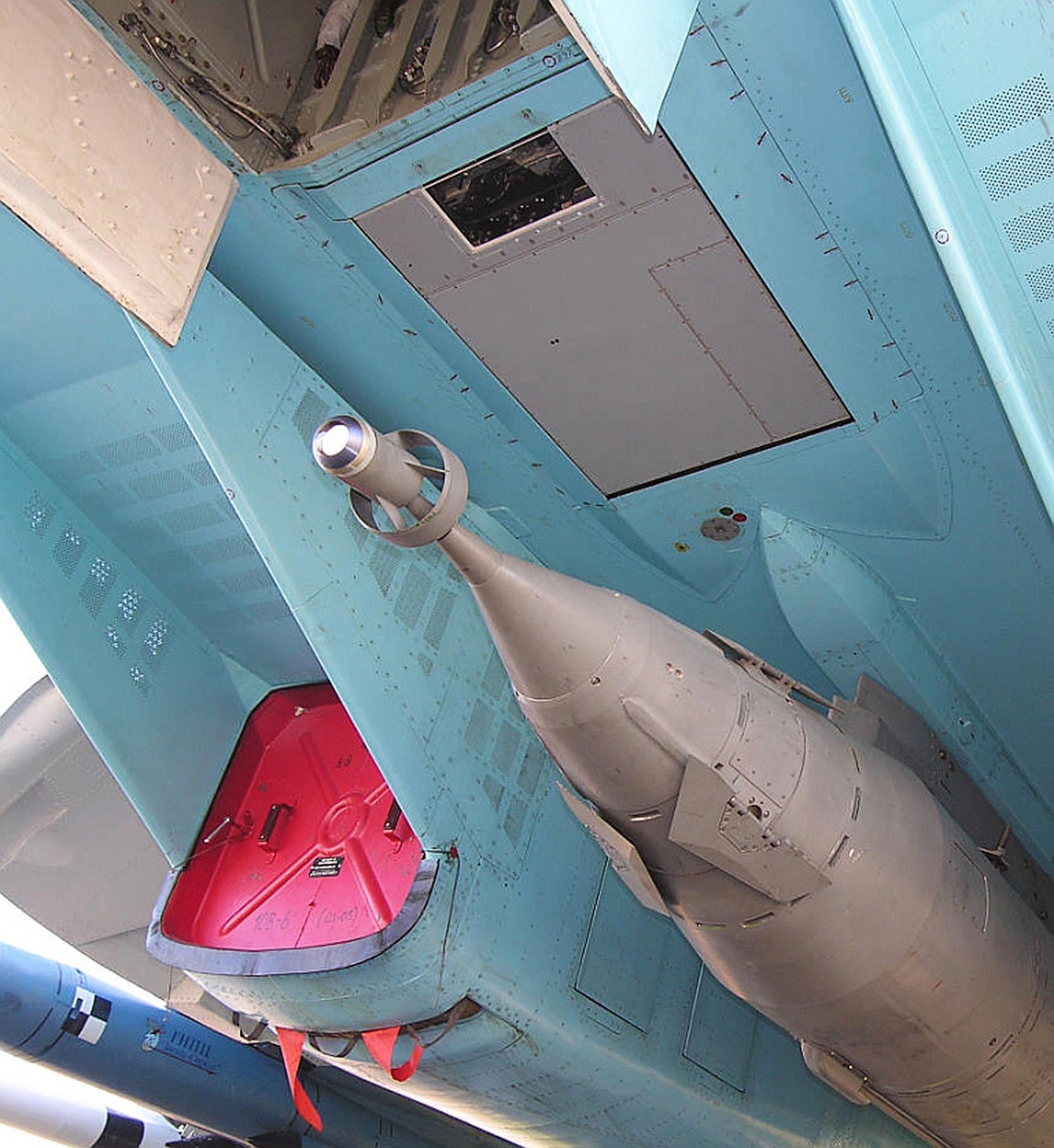 Корректируемая авиабомба КАБ-1500Л на самолёте Су-30.