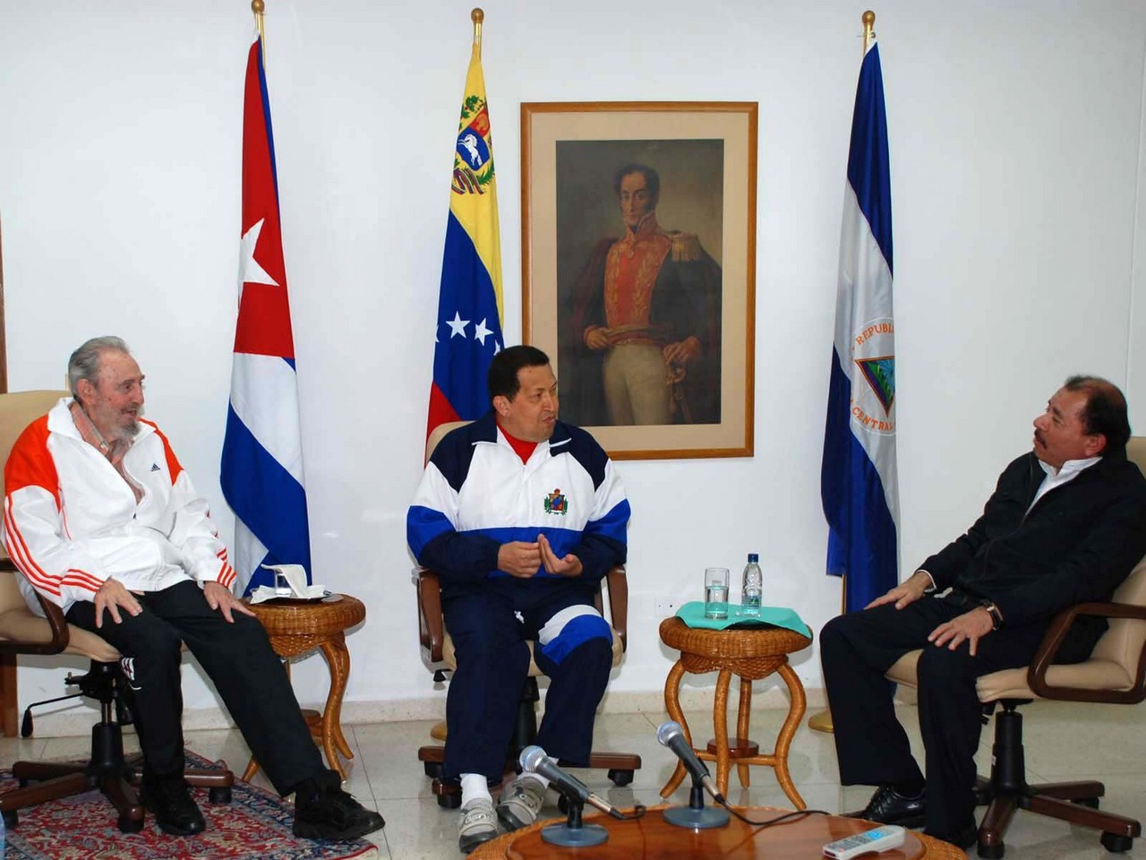 У трёх стран давние связи, основанные на симпатиях их лидеров. Слева направо: Фидель Кастро, Уго Чавес и Даниэль Ортега в Гаване, 2011 г.