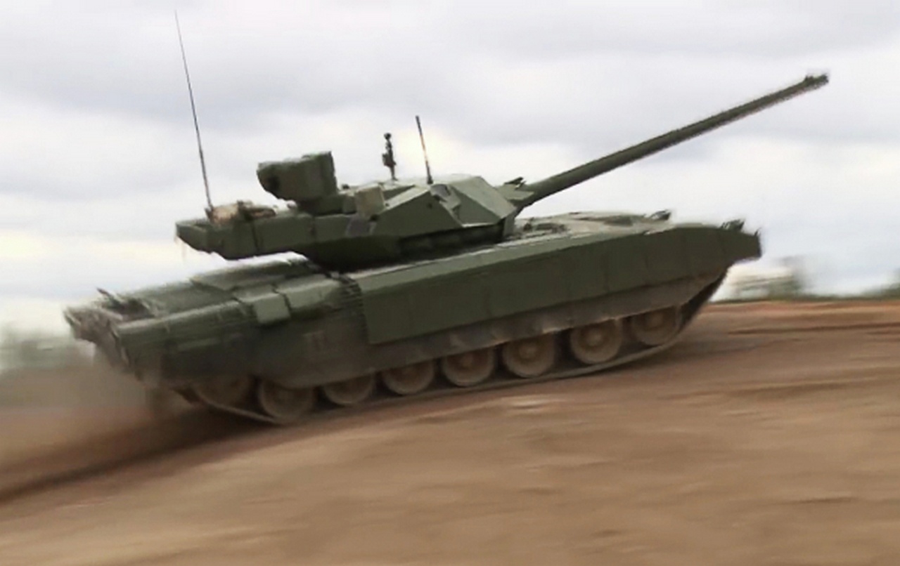 Показательные выступления Т-14 «Армата».