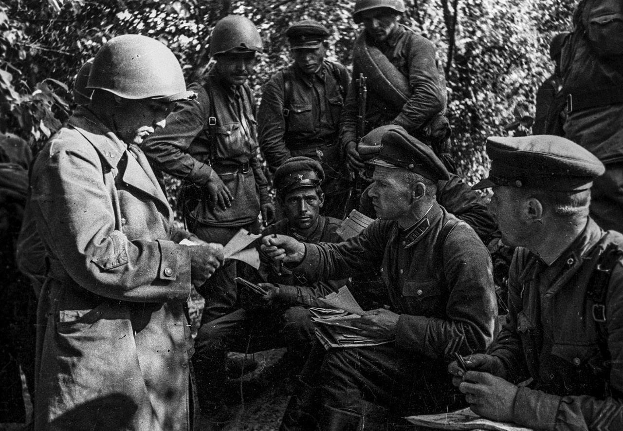 Прием в члены ВКП(б) в рядах советской 9-й Армии, август 1941 г.