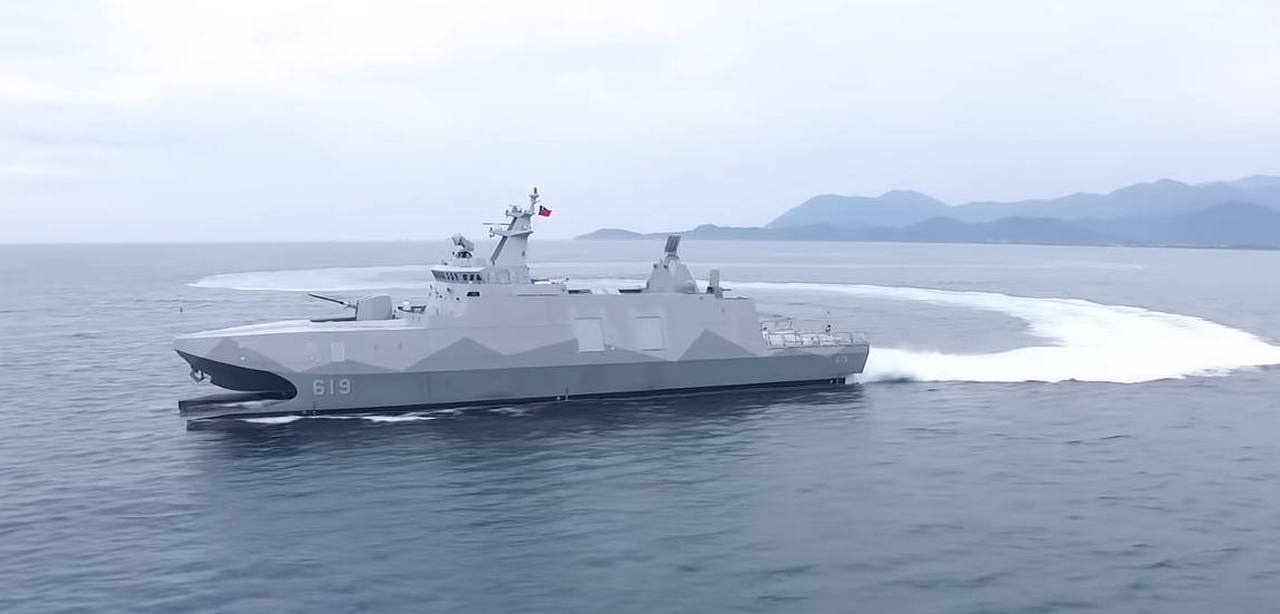 Один из двух быстроходных малозаметных многоцелевых корветов ВМС Тайваня типа «Туо Чианг».