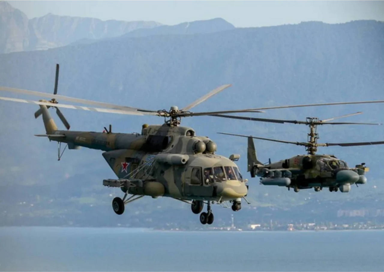 Вертолёты Ми-35 и Ка-52 в группе.