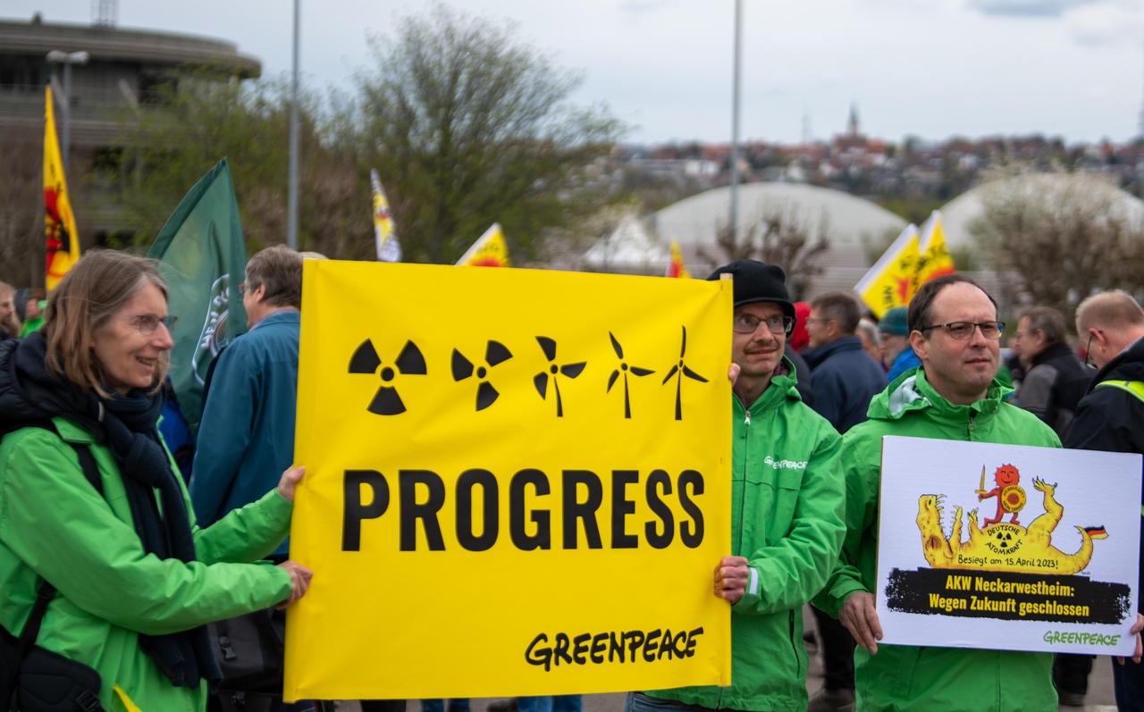 «Продвинутые зелёные» немцы веселятся на закрытии последних АЭС в стране.