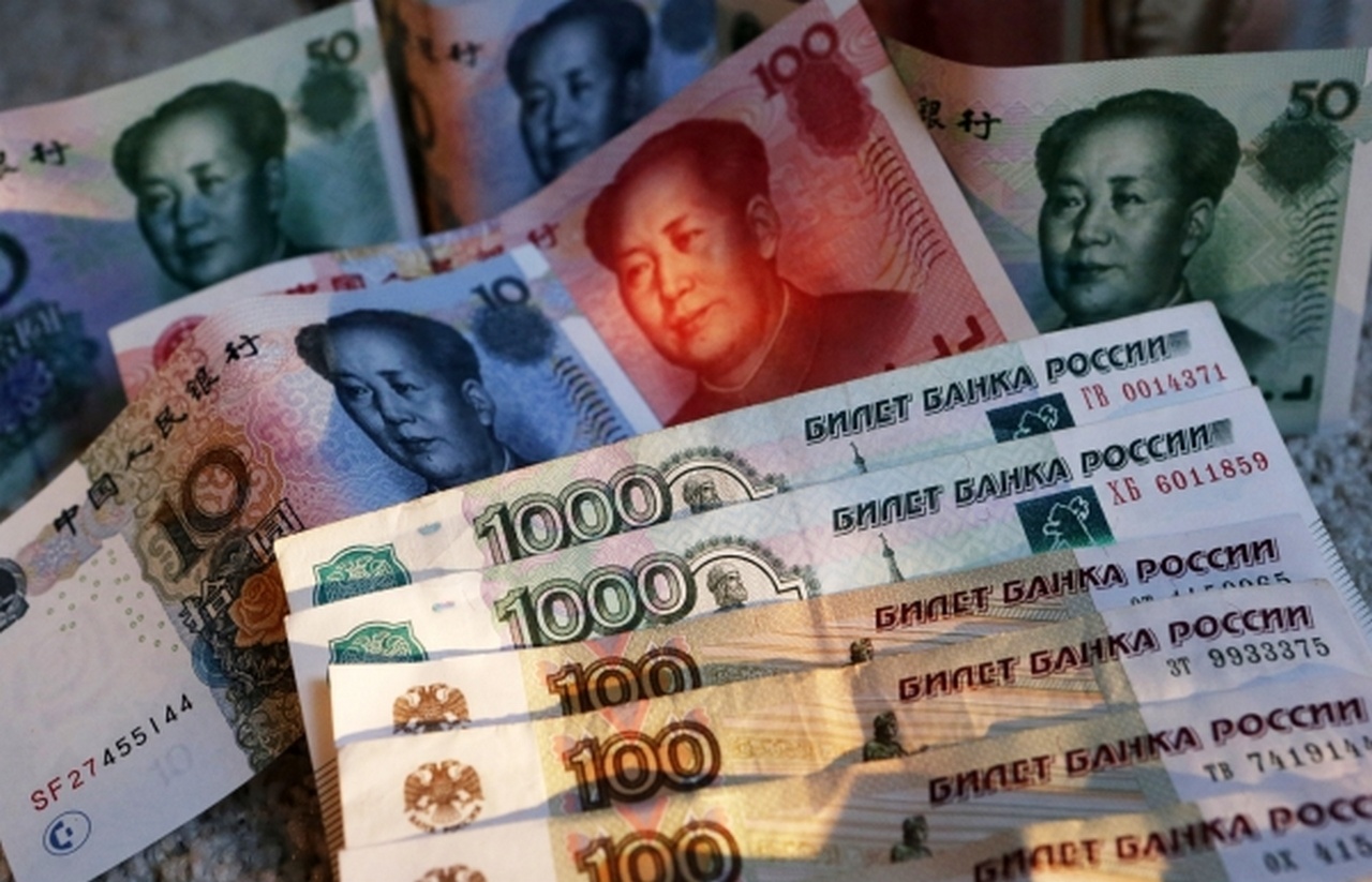 Россия и Китай переходят на взаиморасчёты в национальных валютах, минуя доллар и евро.