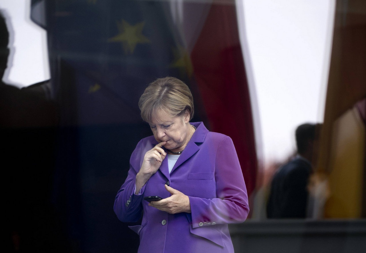 Под «дружественным» контролем был и мобильный телефон канцлера Ангелы Меркель.