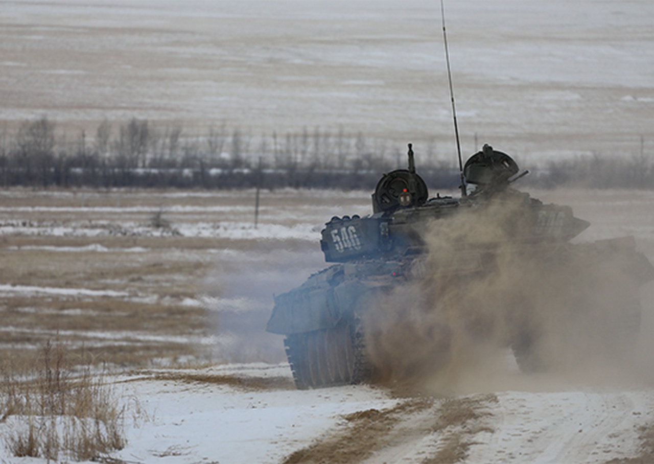 Скоростное вождение танков Т-72Б3 отработали танкисты ВВО.