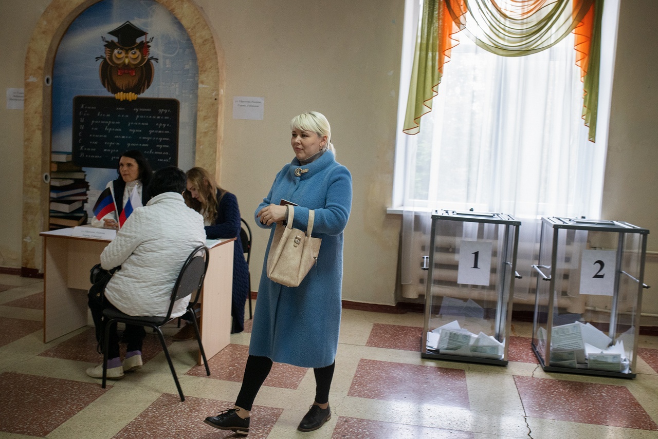 На избирательном участке в Донецке.