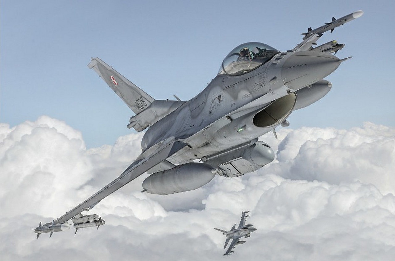 В Польше не спешат передавать Украине F-16, самим не хватает.