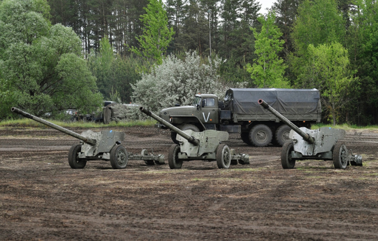 Противотанковые пушки МТ-12 «Рапира» в зоне специальной военной операции.