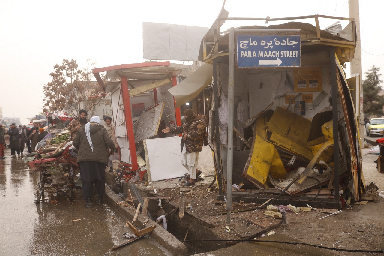 В результате взрыва автобуса с государственными служащими в Мазари-Шариф погибли 7 человек, декабрь 2022 г.