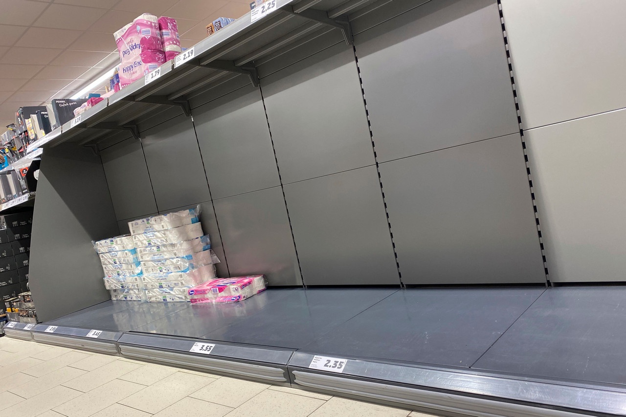 Санкции работают в обе стороны:- пустые полки в германских супермаркетах.