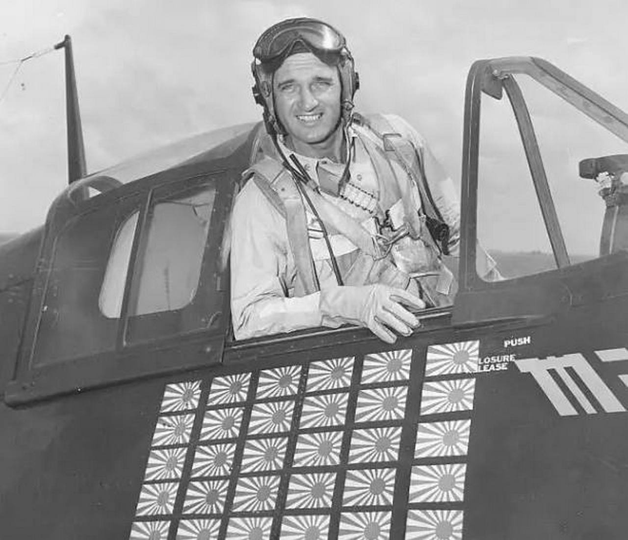 Утверждают, будто Дэвид Маккэмпбелл тоже сбил девять самолётов противника в одном бою.