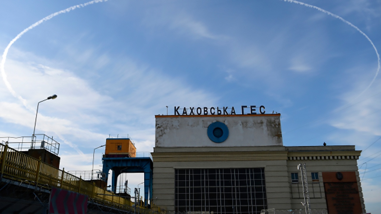 Мэр Новой Каховки сообщил о разрушении верхней части Каховской ГЭС при обстреле