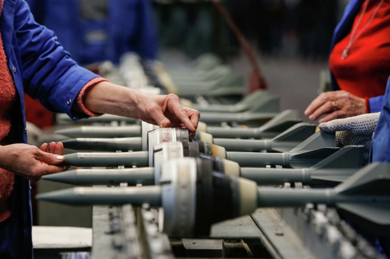Производство бронебойно-подкалиберных снарядов для танков на Ленинградском механическом заводе имени Карла Либкнехта.