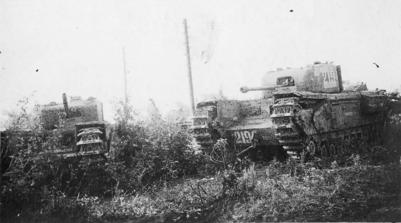 Танки «Черчилль» 36-го гвардейского отдельного танкового полка прорыва Красной Армии на Курской дуге, август 1943 г.
