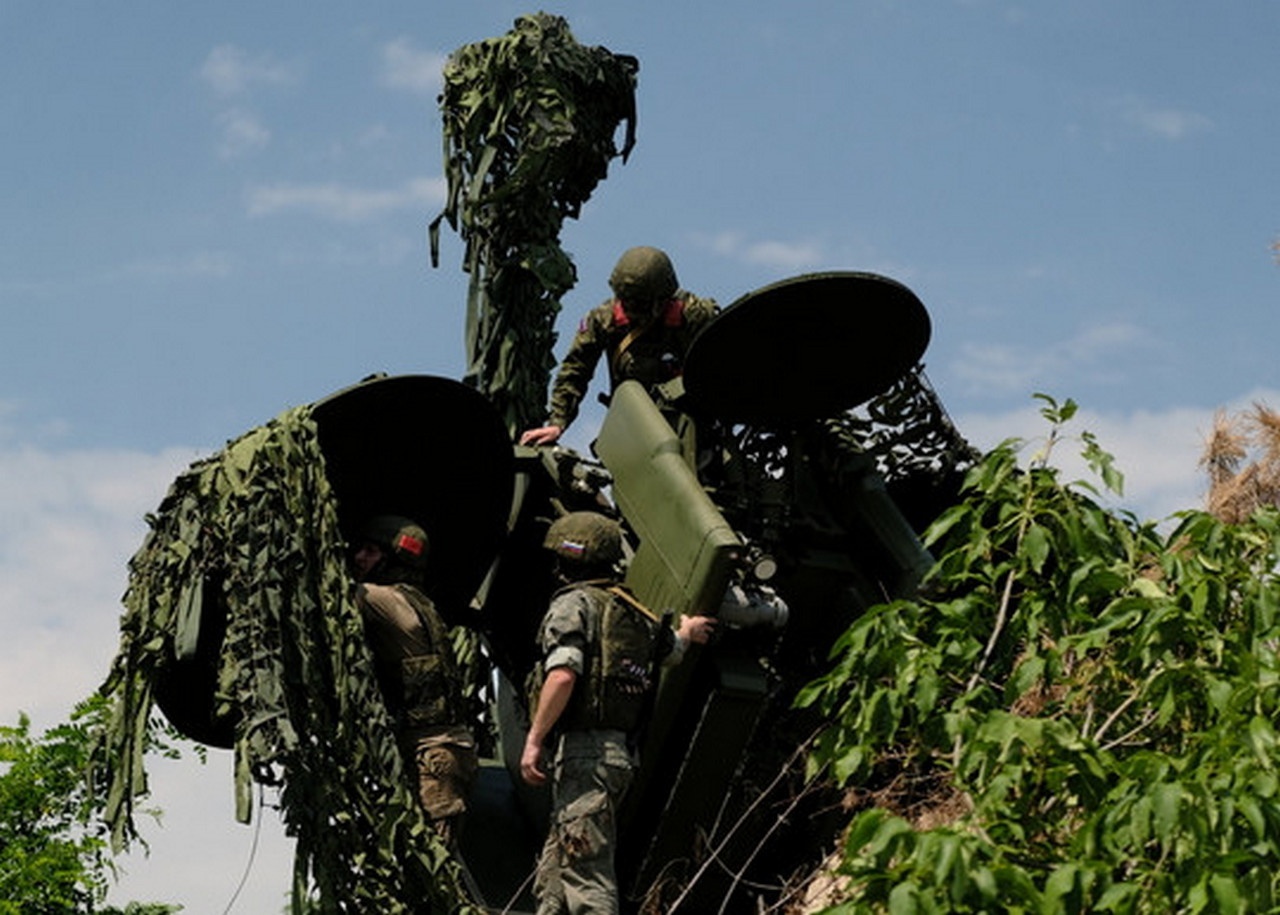 Военнослужащие подразделения РЭБ ЦВО подавили радиоэлектронные средства противника в зоне проведения СВО.