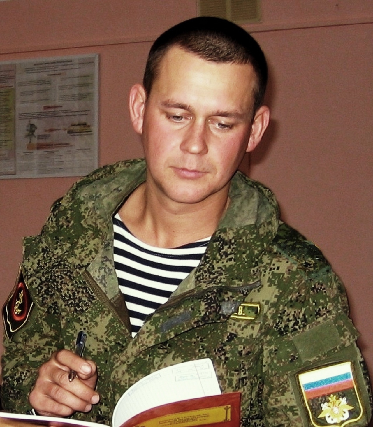 Опыт и новые знания - слагаемые военной профессии, считает старший лейтенант Максим Жаров.