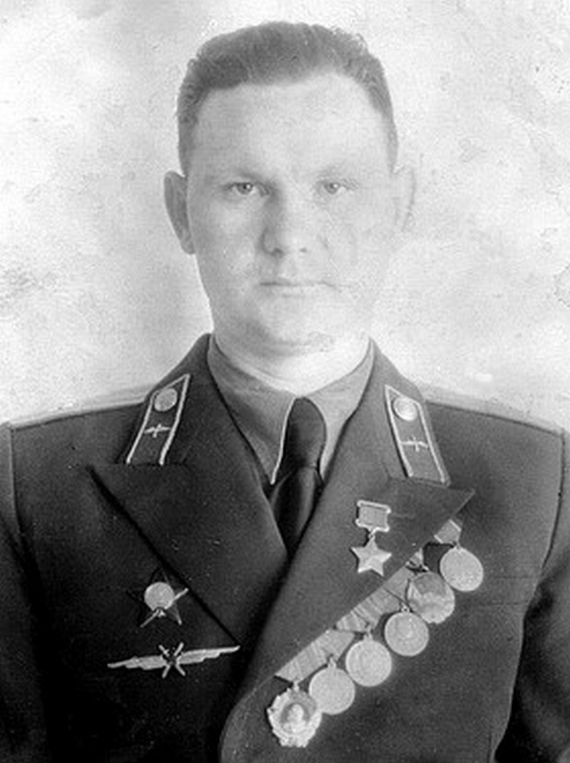 Непревзойдённым «реактивным» асом стал заместитель командира эскадрильи 17-го полка 303-й истребительной авиационной дивизии майор Николай Сутягин.