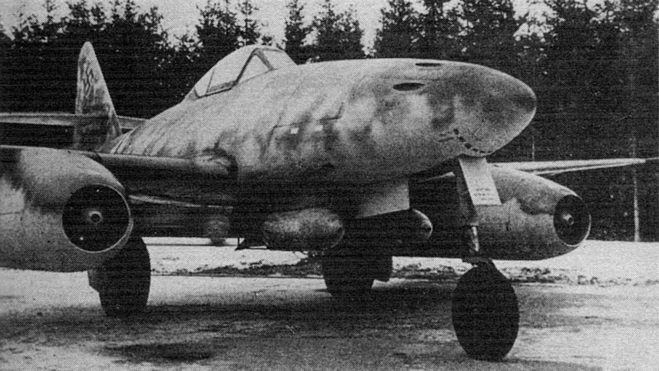 Немецкий реактивный истребитель Ме-262 начал участвовать в боях уже в конце войны.