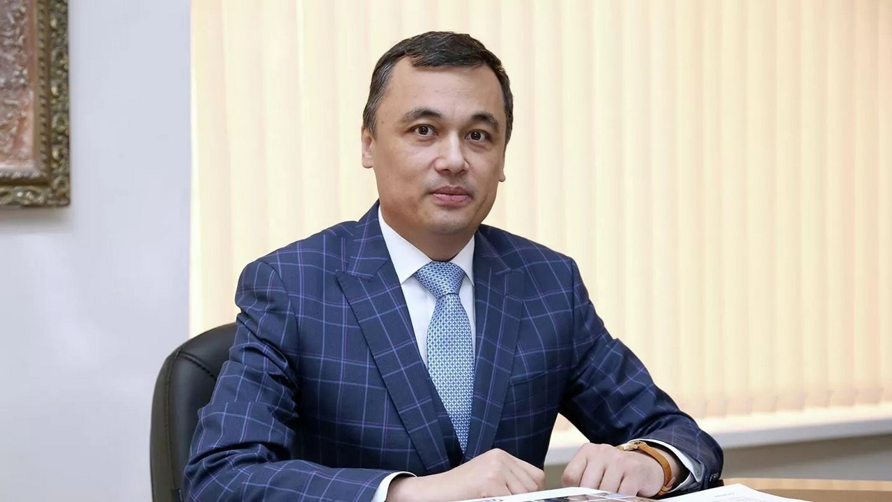 Бывший министр информации Казахстана русофоб Аскар Умаров.
