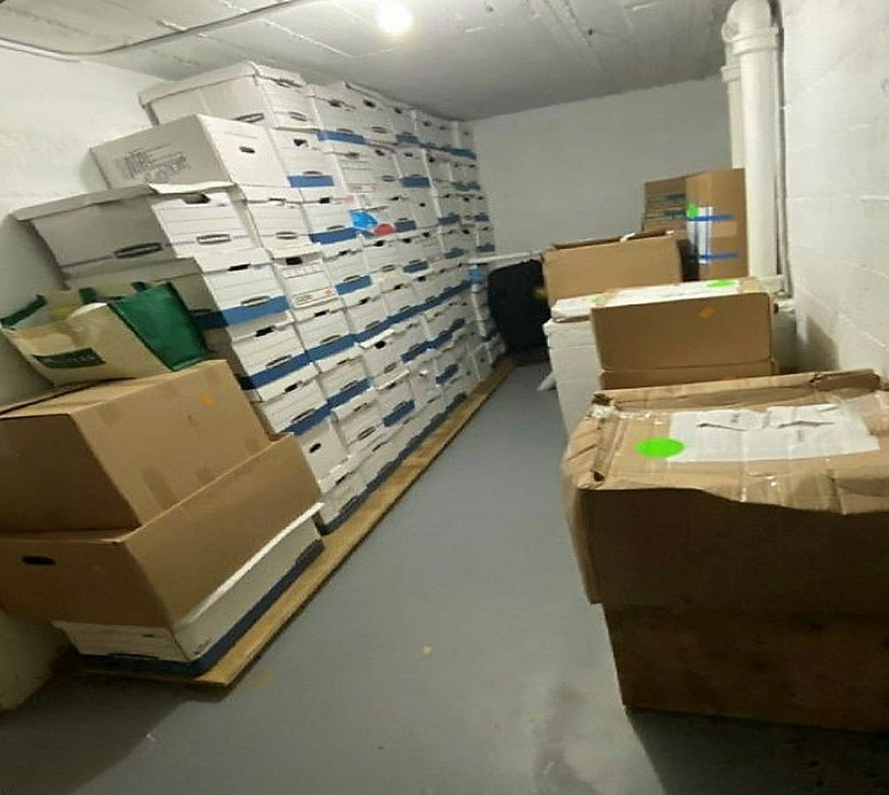 Коробки, предположительно содержащие секретные документы, были сложены в комнатах поместья в Мар-а-Лаго.