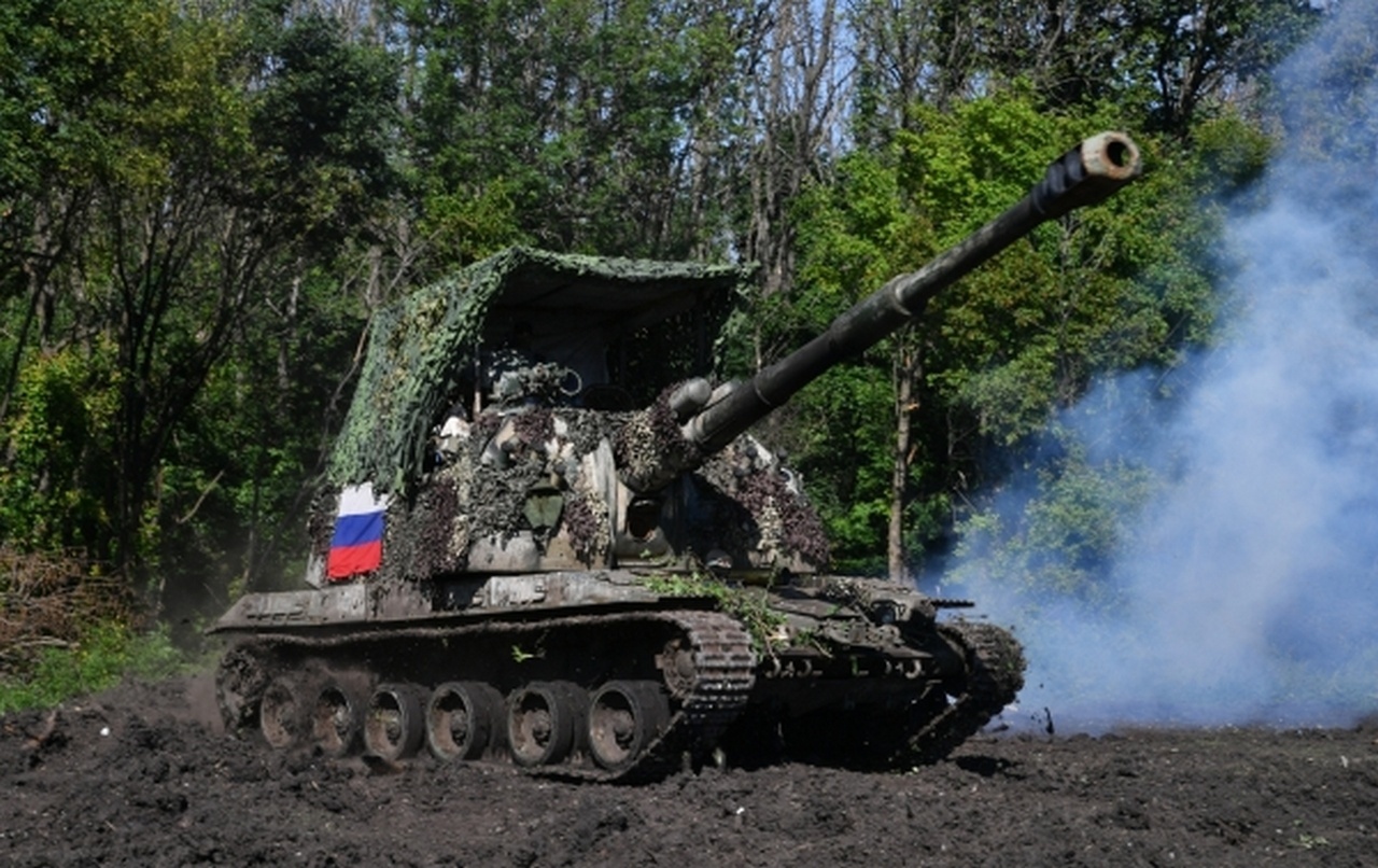Самоходная гаубица 2С19 «Мста-С» на позициях в ЛНР.