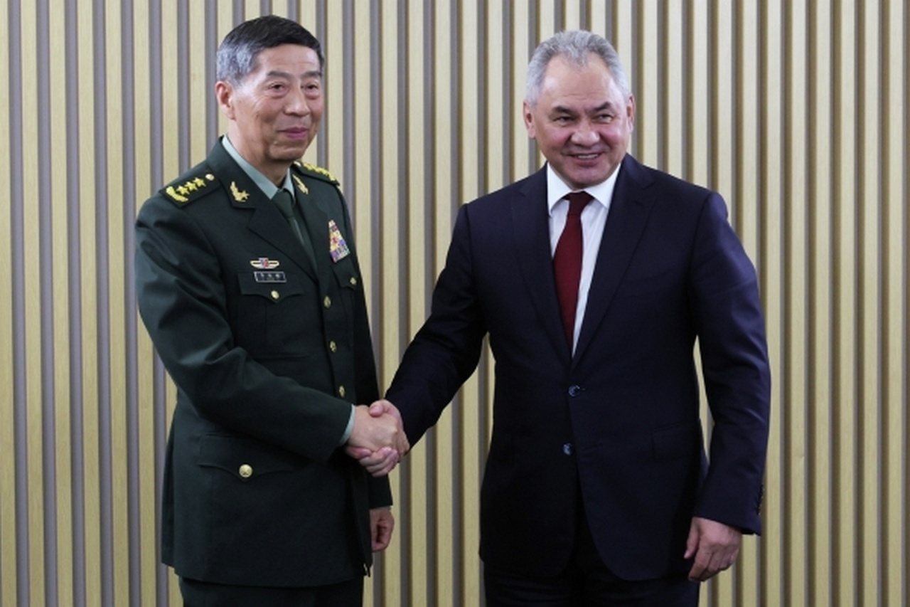 Министр обороны РФ Сергей Шойгу и член Государственного совета КНР, министр обороны Китая Ли Шанфу.