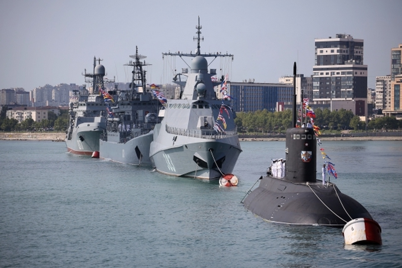 На рейде Новороссийской военно-морской базы.