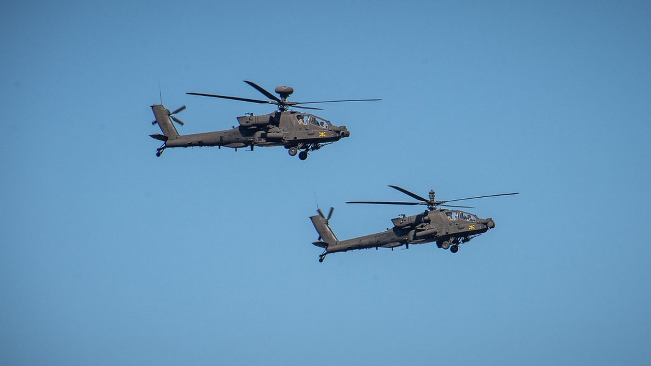 Вертолёты Apache - участники воздушных показов в Польше.