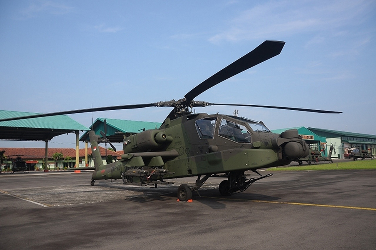 Вертолёт Apache AH-64E.