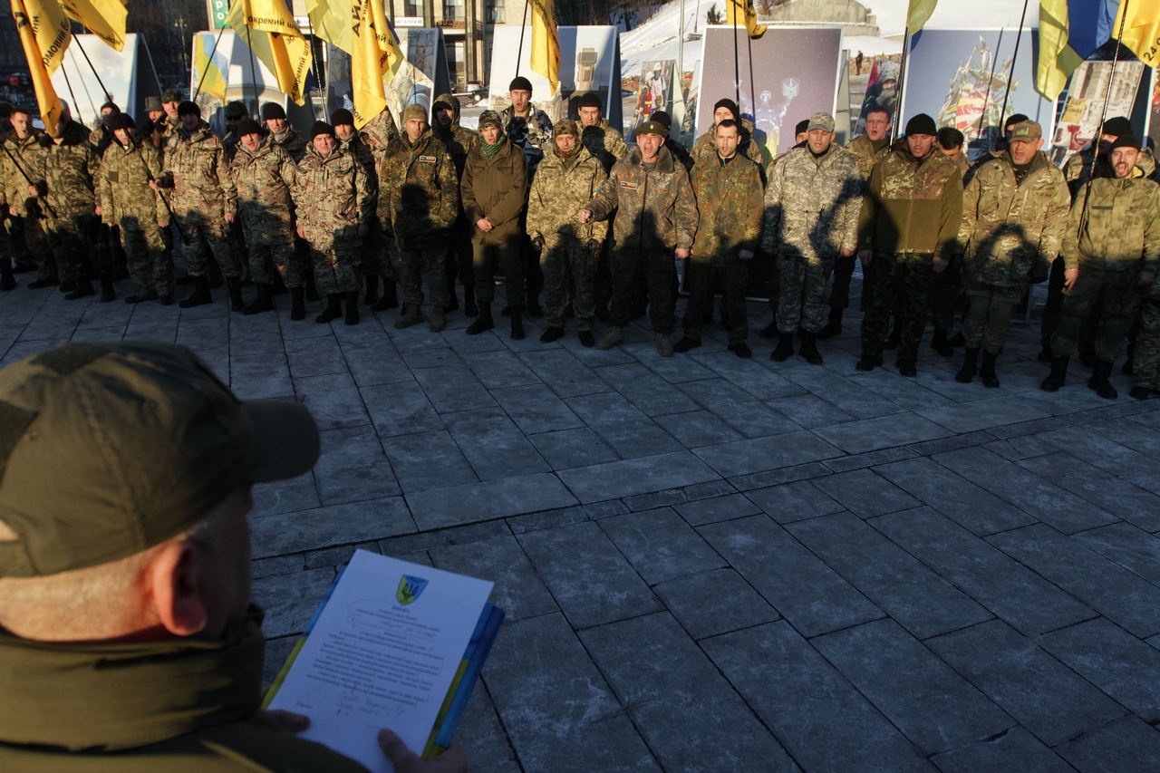 Солдаты 24-го отдельного штурмового батальона «Айдар»** принимают присягу 11 февраля 2015 года в Киеве.