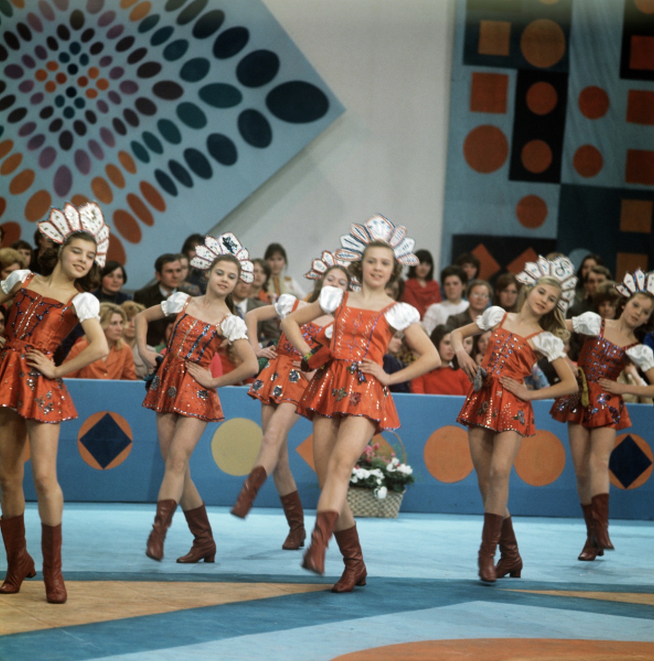 Во время съёмок телевизионной передачи «А ну-ка, девушки!» на Центральном телевидении СССР.