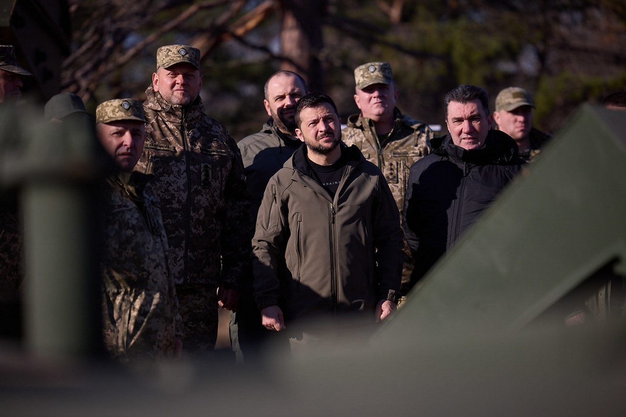 Залужный (второй слева) первым сказал, что «контрнаступ» - всё...