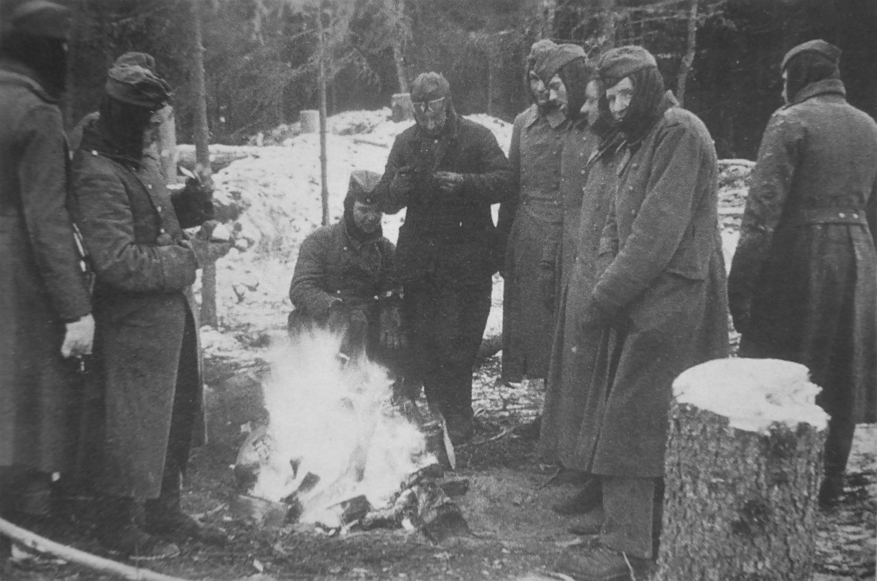 Декабрь сорок первого. Замерзшие немцы под Москвой 1941. Замерзающие солдаты вермахта под Москвой 1941. Немцы под Москвой сентябрь 1941 год. Замерзшие немецкие солдаты зимой 1941.