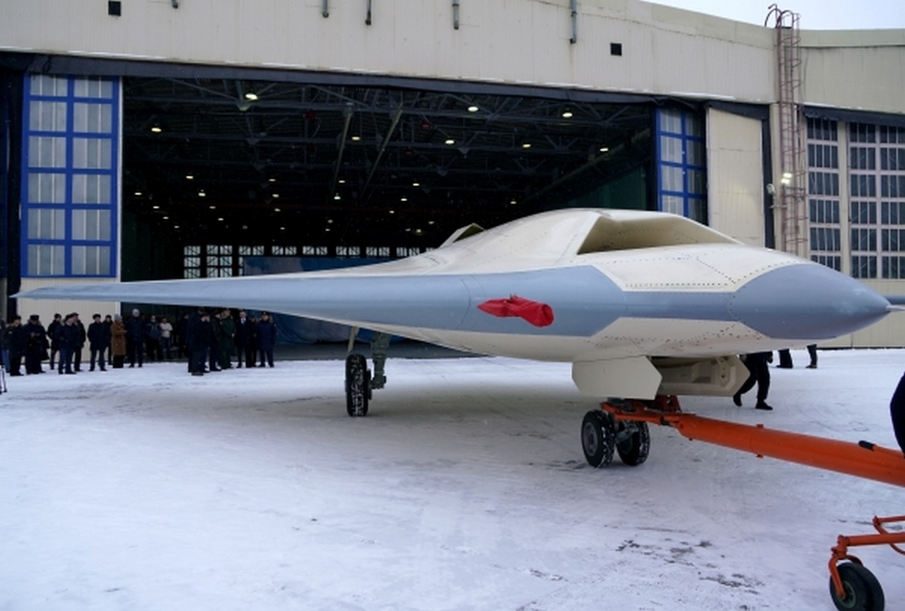 Беспилотный летательный аппарат «Охотник», который должен стать первым тяжёлым дроном с ударными функциями в ВС РФ.