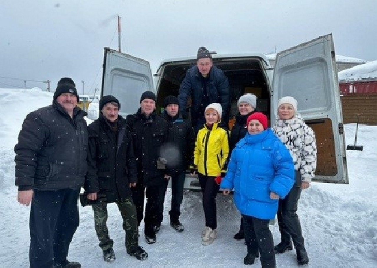 Активисты волонтёрского движения «Феникс Няндома» отправили на фронт внедорожник УАЗ.