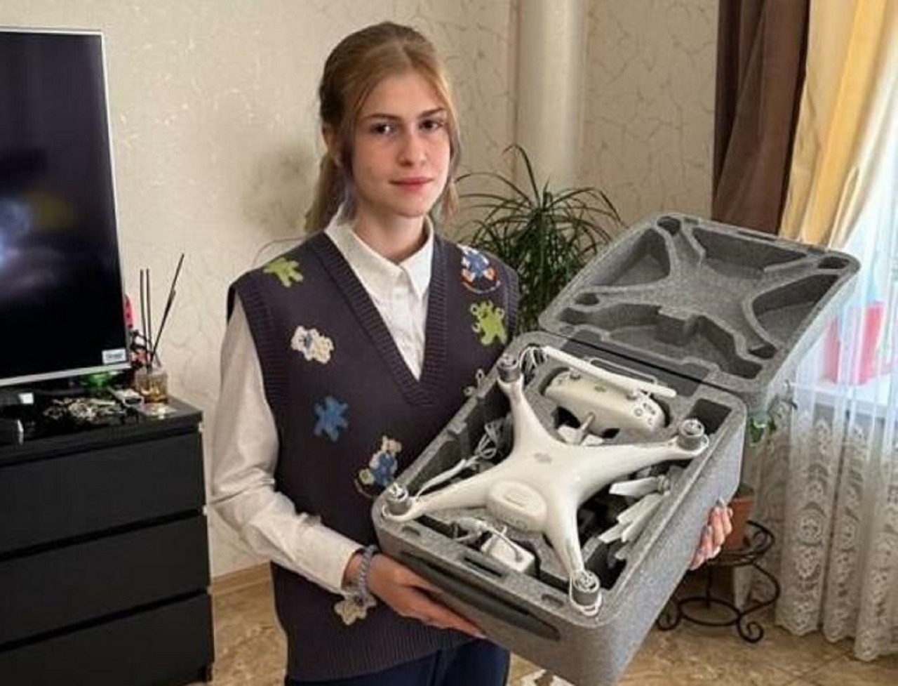 Аня Сергеева и её подарок военным.