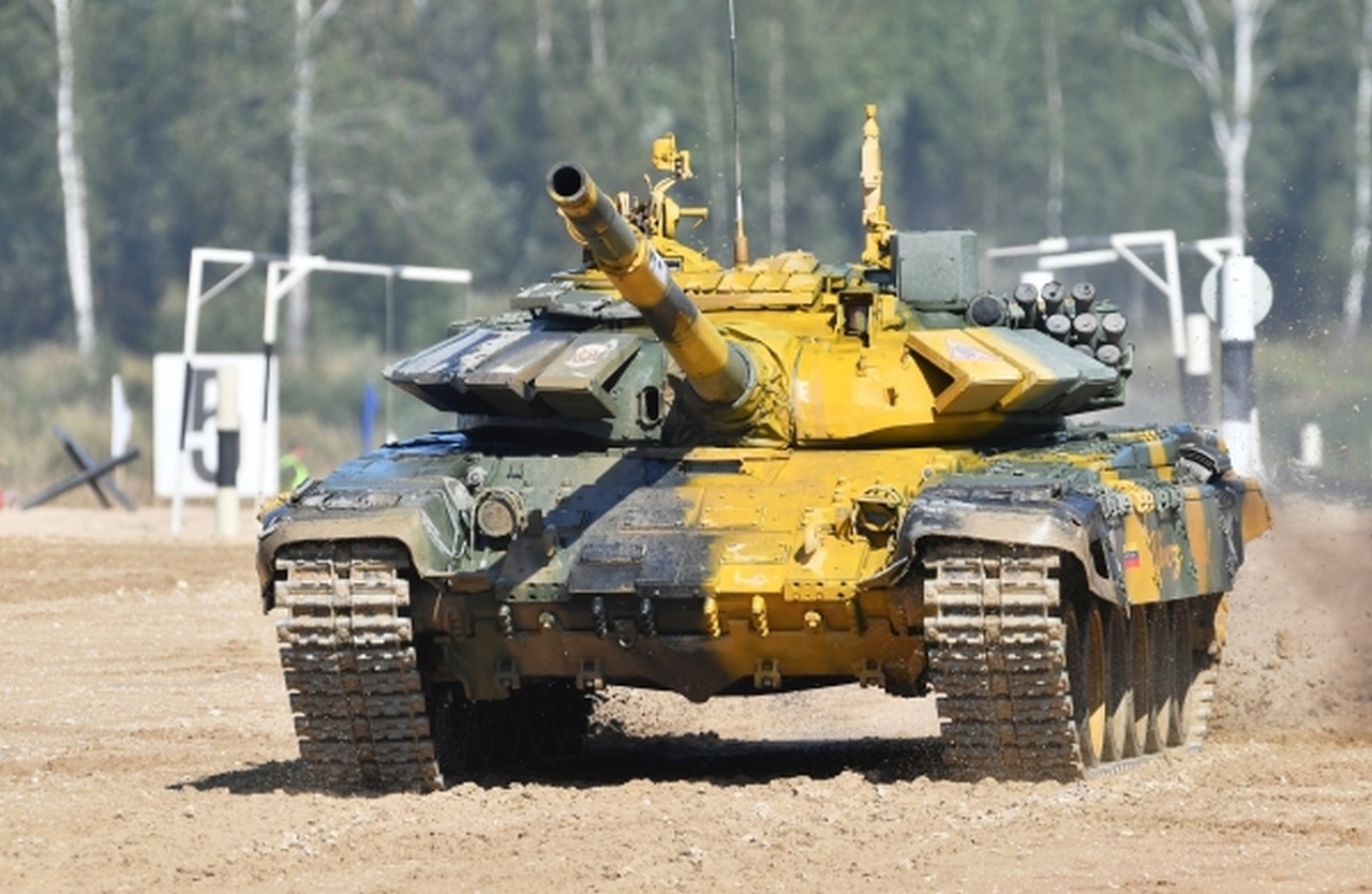 Российский танк Т-72Б3 команды Венесуэлы во время соревнований в рамках конкурса «Танковый биатлон-2022».