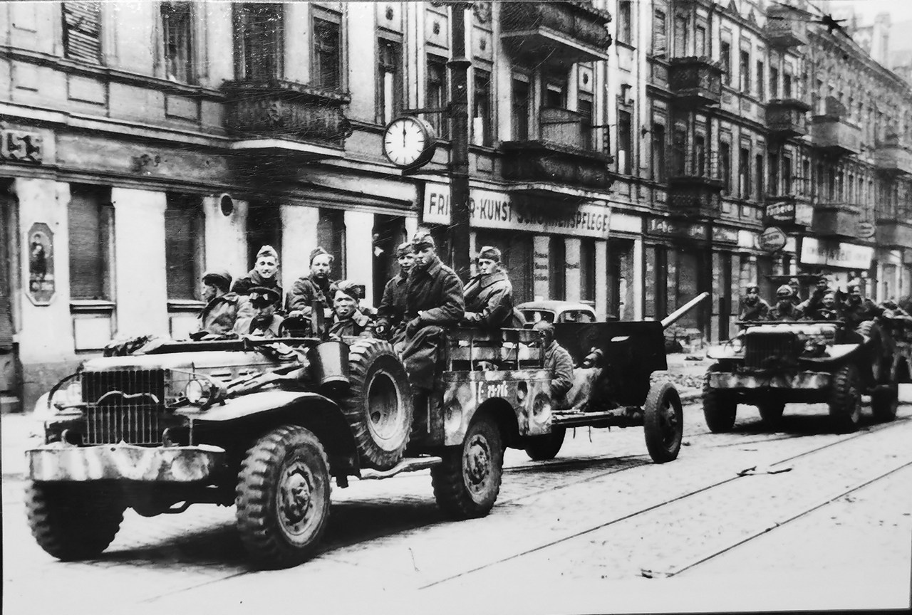 Советские артиллеристы едут по Берлину на автомобиле американского производства Dodge WC-51.