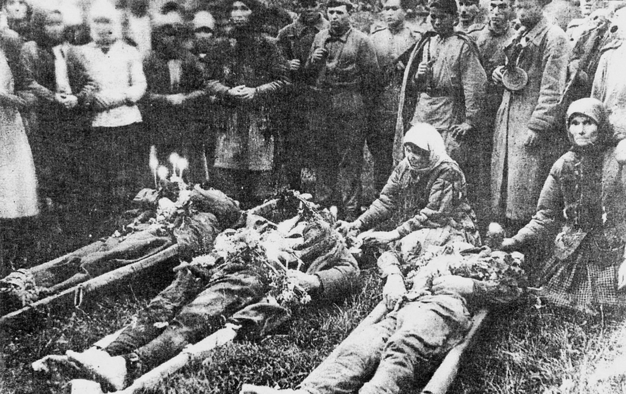 Тела советских офицеров 960-го стрелкового полка 299-й стрелковой дивизии, жестоко убитых бойцами 2-го полка дивизии «Бранденбург» в Югославии, сентябрь 1944 г.