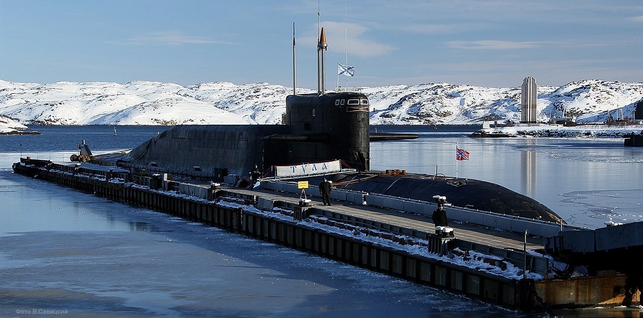 Атомный ракетный подводный крейсер стратегического назначения  «Тула» у причала военно-морской базы Гаджиево, 2012 г.