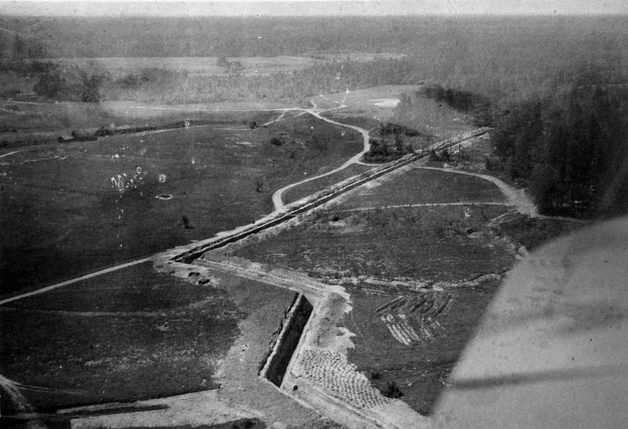 Немецкий противотанковый ров в районе Витебска.
