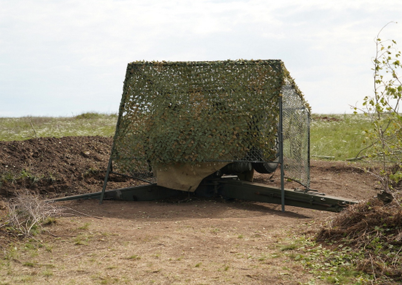 Инженеры мотострелкового соединения ЦВО отработали оборудование ложных позиций артиллерии в Самарской области.