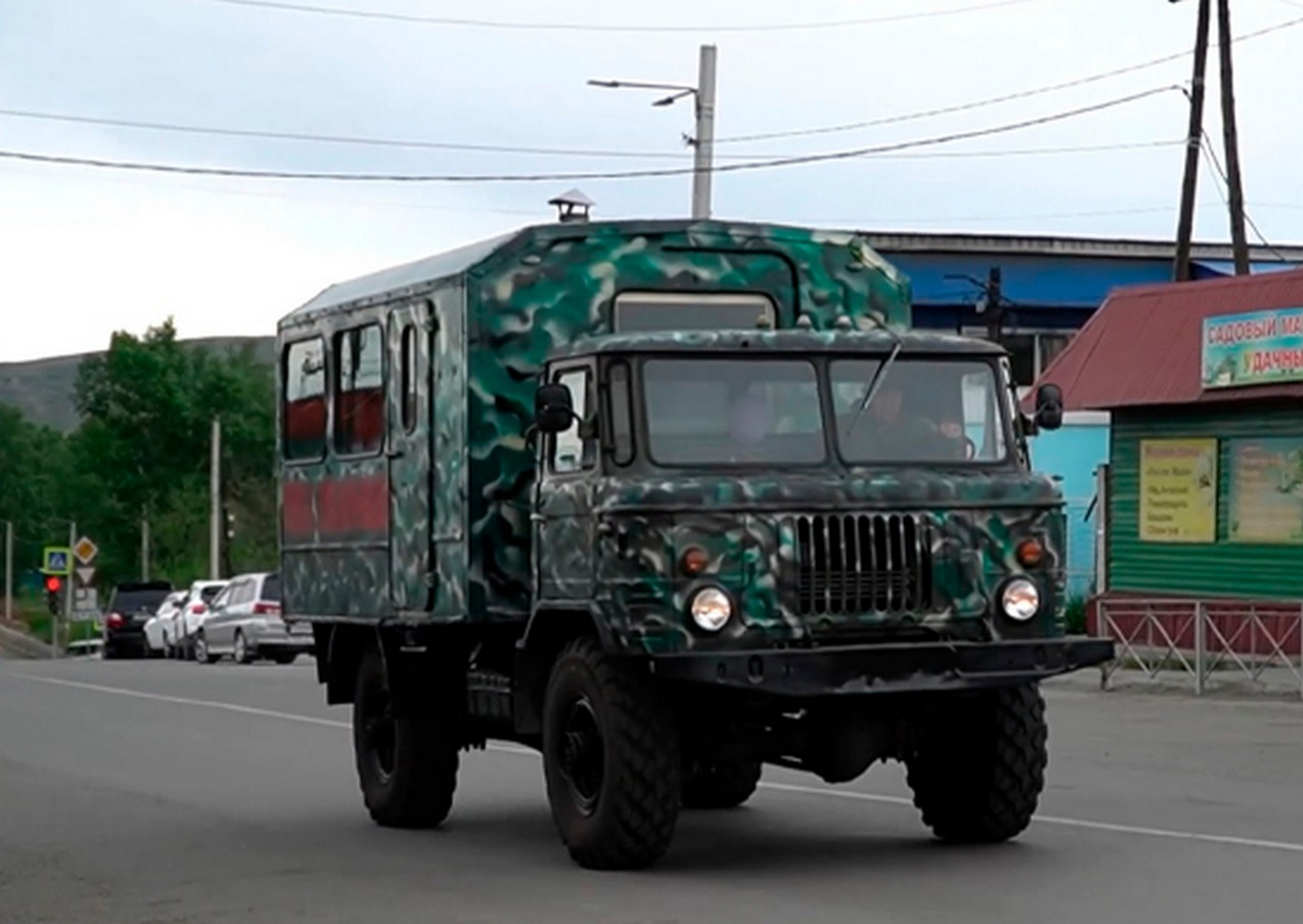 Жители Республики Тыва передали военнослужащим на СВО пять автомобилей и мобильную баню.