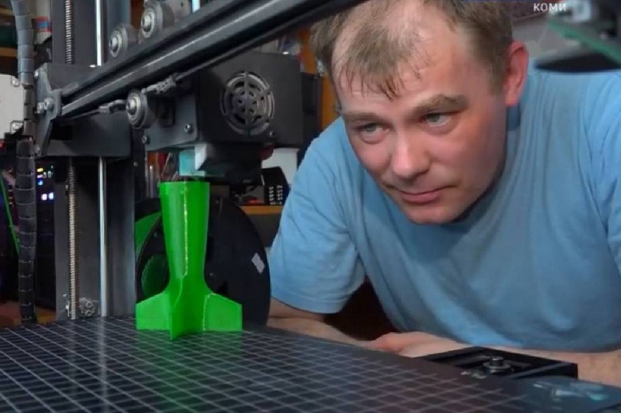 Предприниматель из села Усть-Кулом Республики Коми изготавливает с помощью 3D-принтера детали для боевых беспилотников.