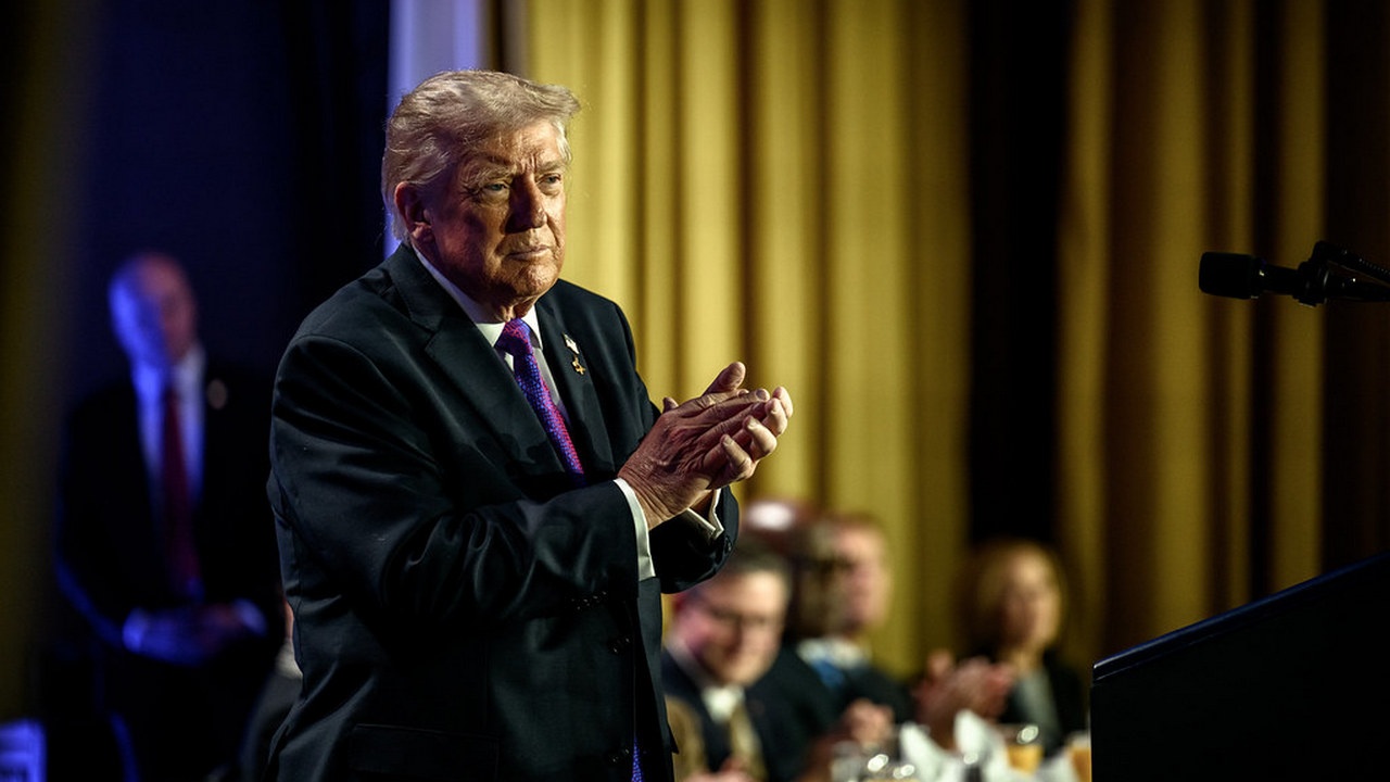 «Папа Вашингтонский» Дональд играет на несколько фронтов сразу