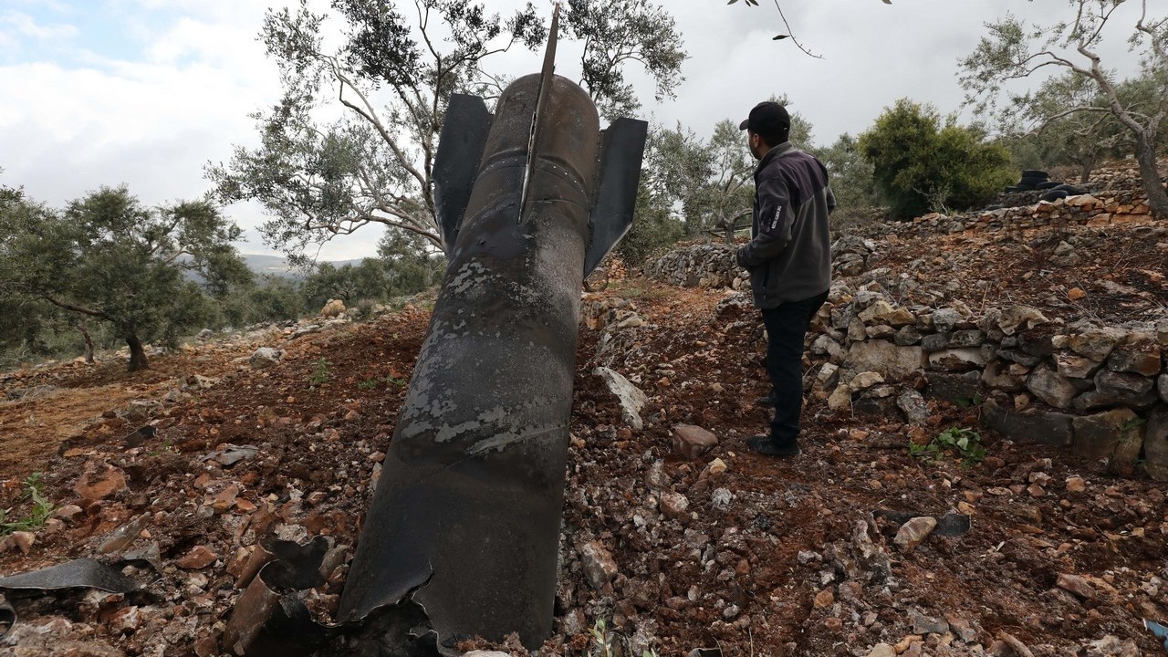 Хватка сюзерена слабеет, вассалы разбегаются